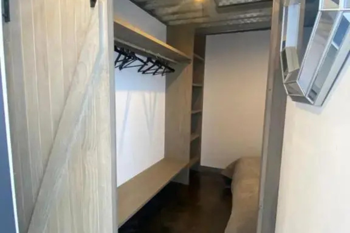 Room 4 of 15