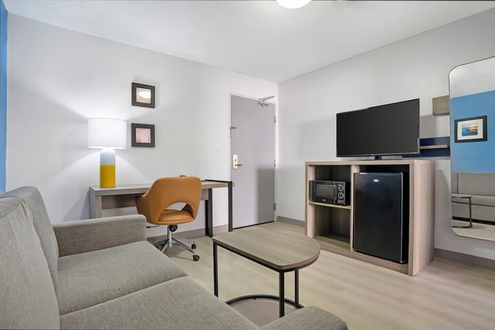 Room 63 of 213