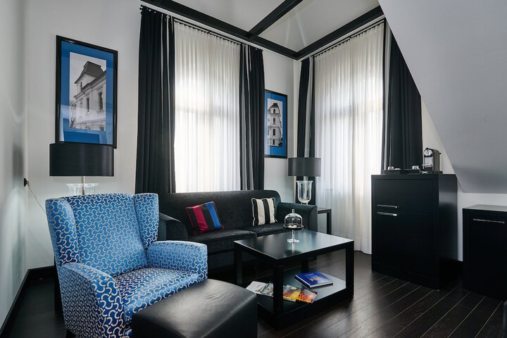 Room 11 of 43