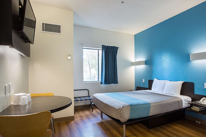 Room 21 of 59