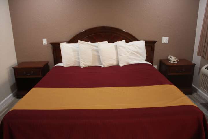 Room 9 of 37