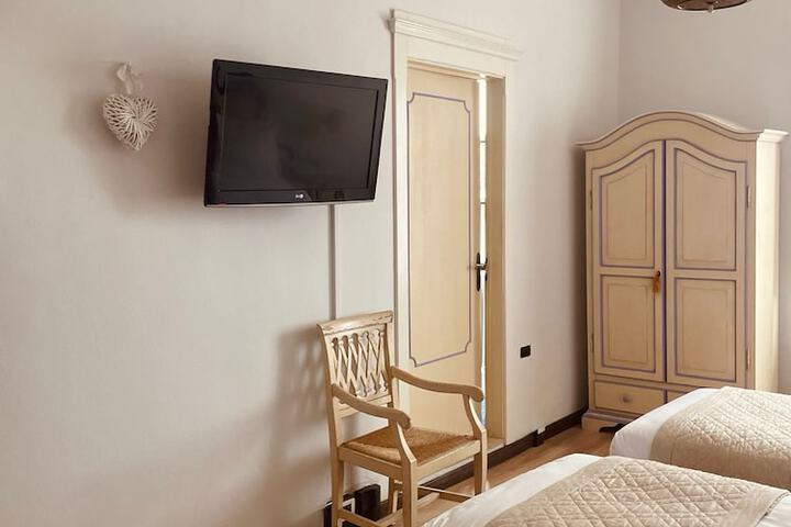 Room 17 of 36