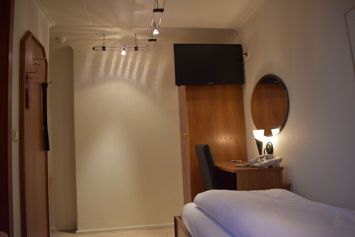 Room 9 of 88