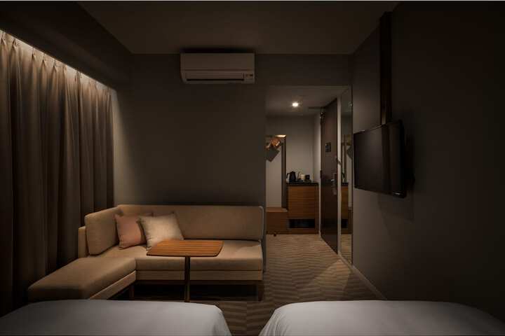 Room 17 of 37