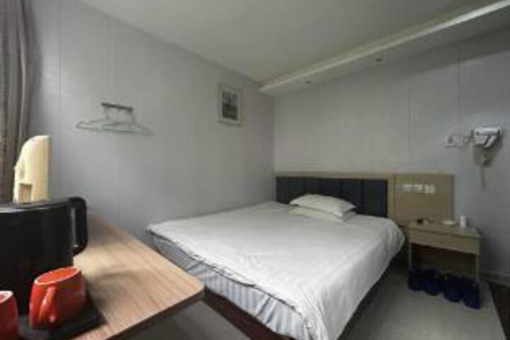 Room 9 of 10