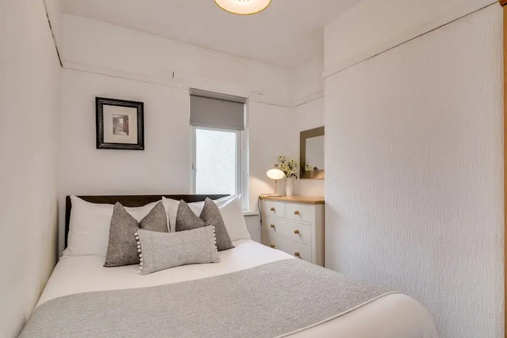 Room 3 of 11