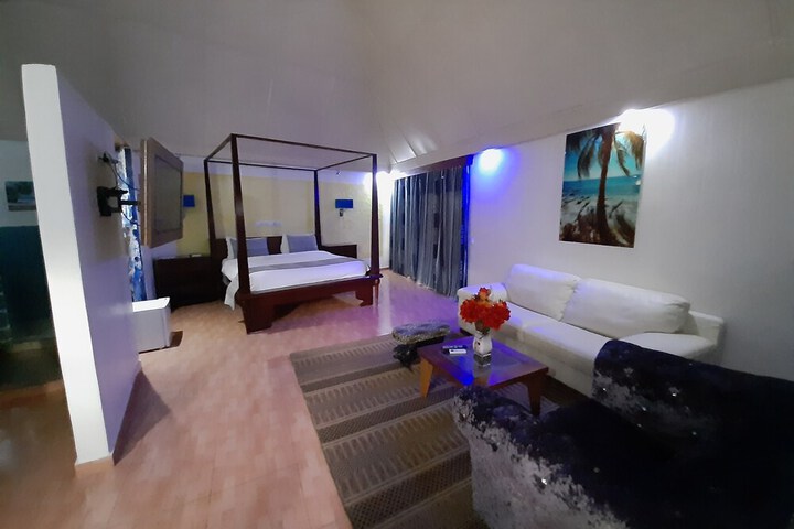 Room 21 of 33