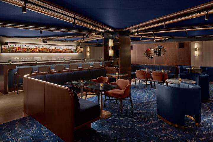 Lounge 41 of 61