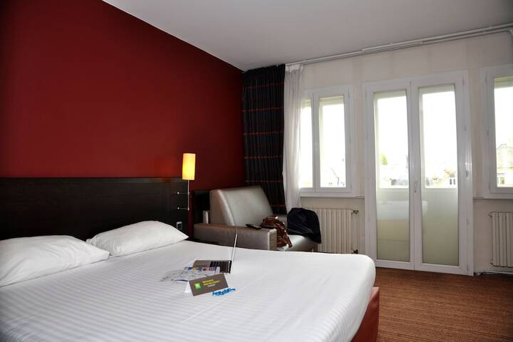 Room 9 of 50