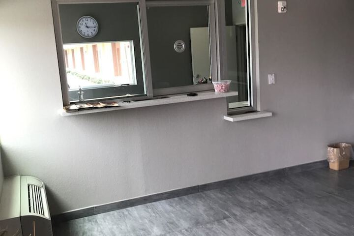 Check-in/check-out kiosk