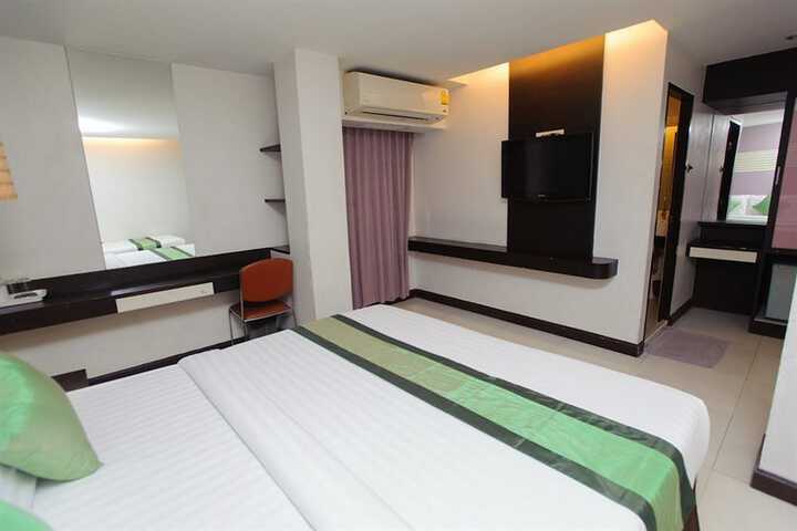 Room 8 of 37