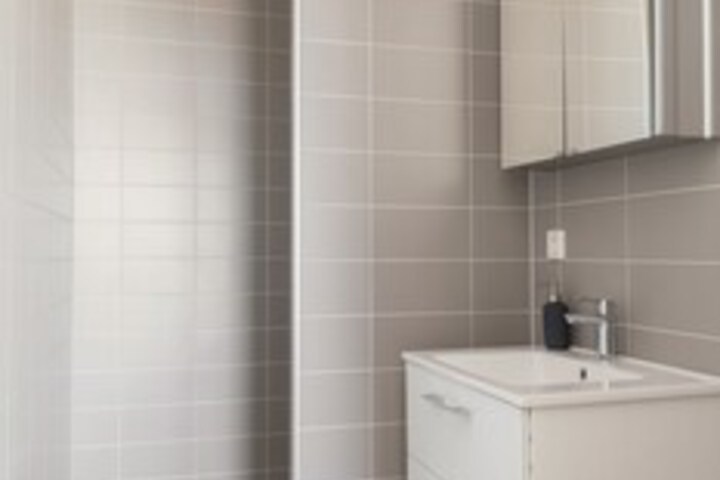 Room 6 of 18
