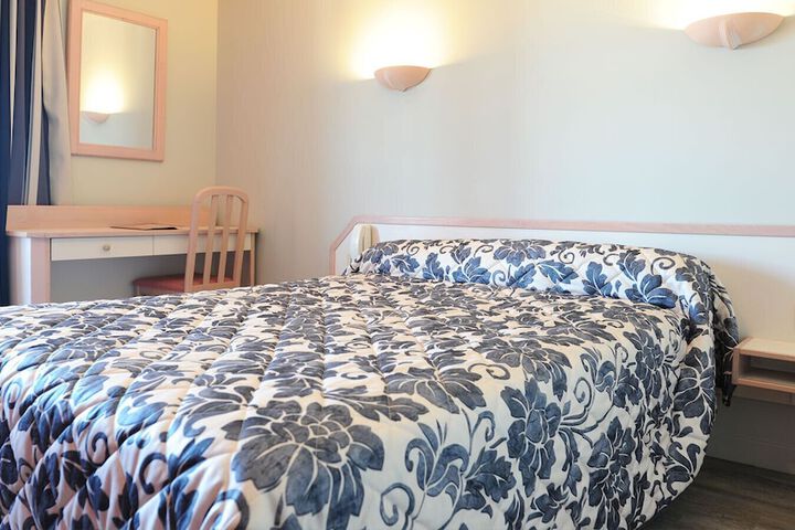 Room 8 of 27