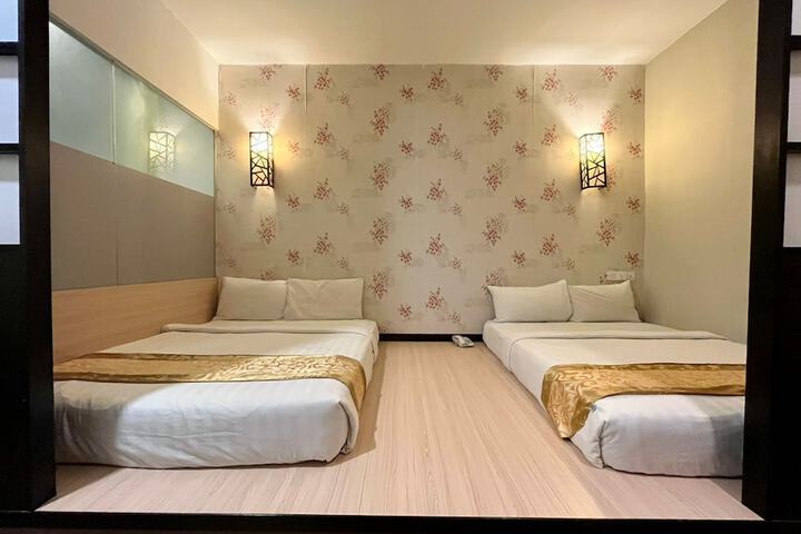 Room 13 of 26