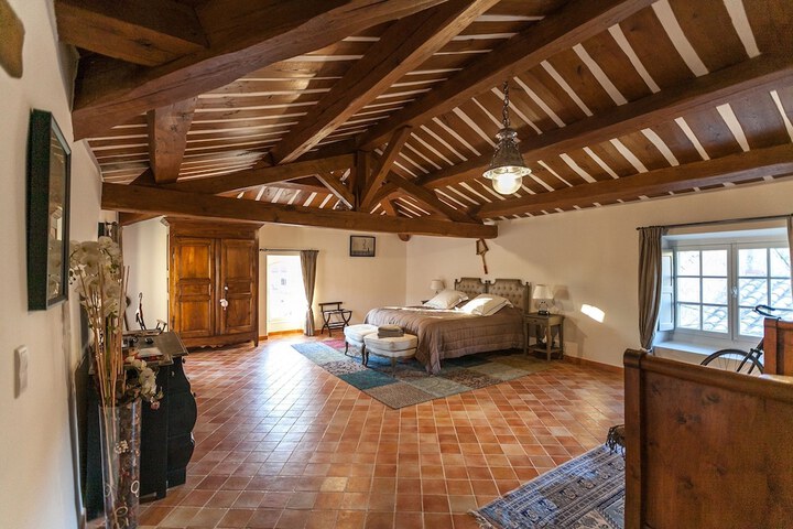 Room 4 of 31