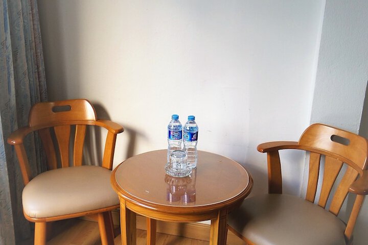 Room 6 of 27