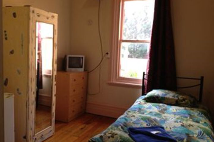 Room 5 of 10