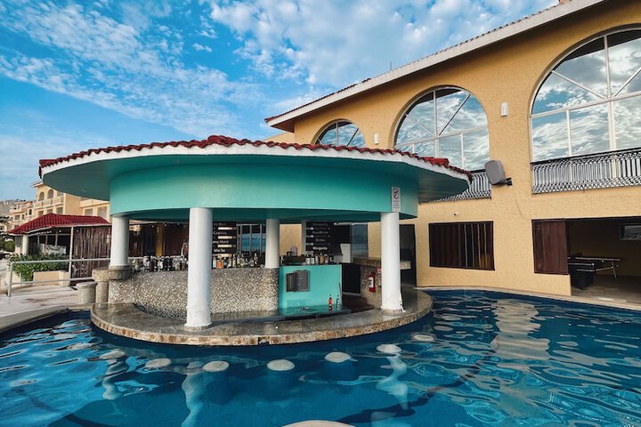 Pool 103 of 136