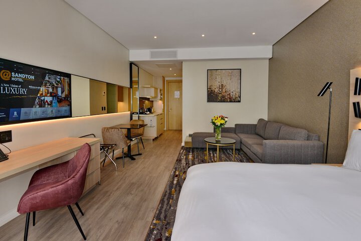 Room 28 of 87