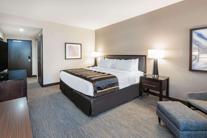 Room 4 of 32