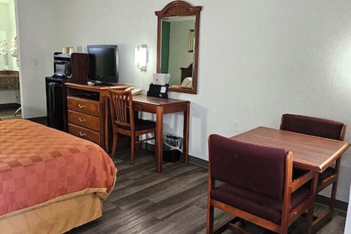 Room 11 of 33