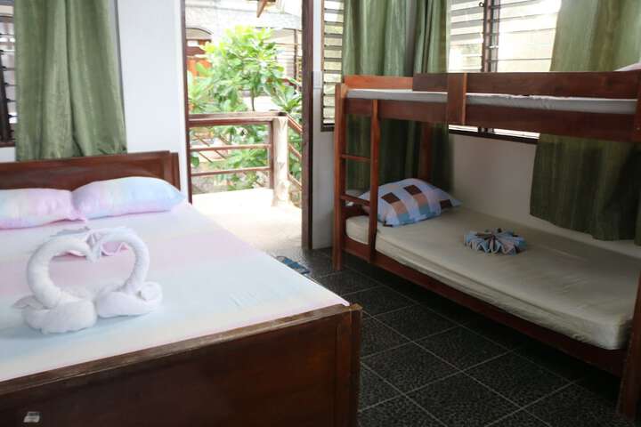 Room 6 of 162