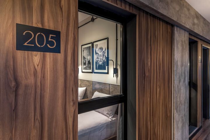 Room 7 of 28