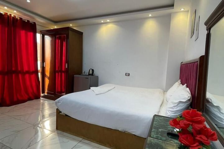 Room 3 of 83