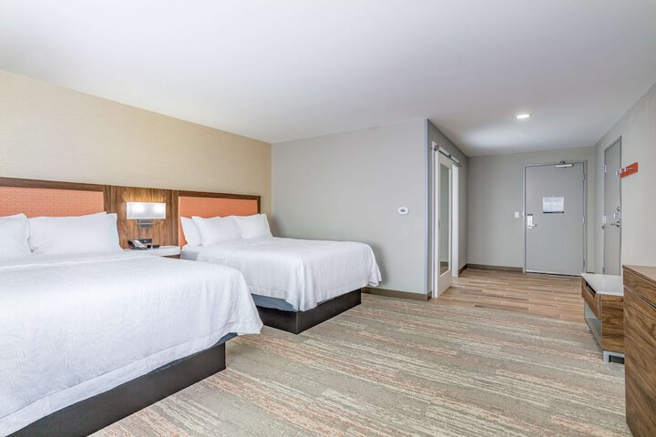 2 Queen Beds Hearing Accessible (4 of 12)
