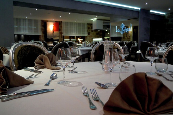 Dining 33 of 54
