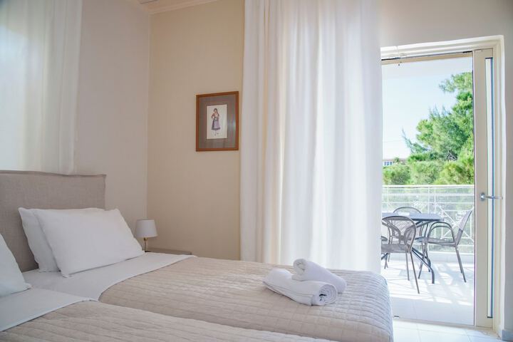 Room 4 of 194