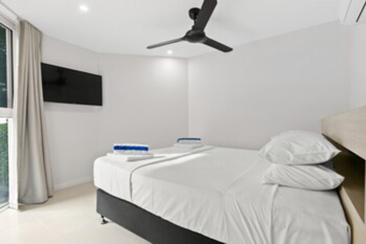 Room 9 of 34