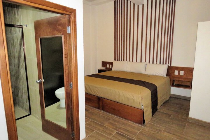 Room 7 of 12