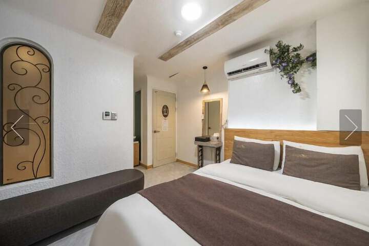 Room 35 of 111
