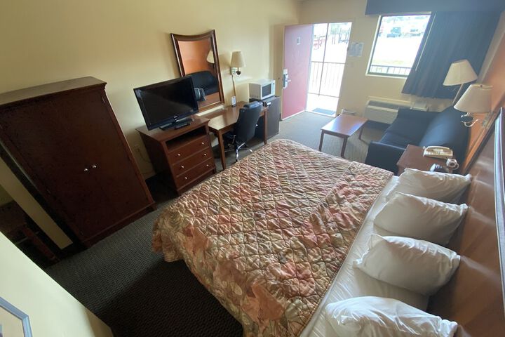 1 King Bed (7 of 12)