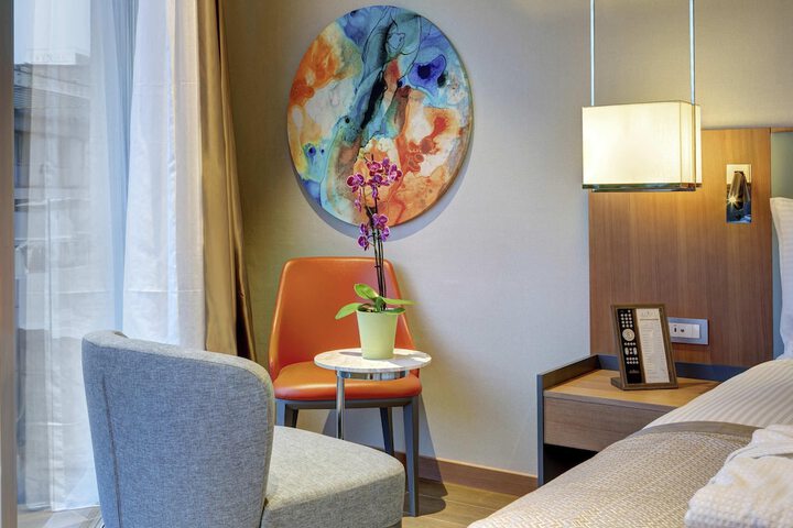 Room 46 of 165