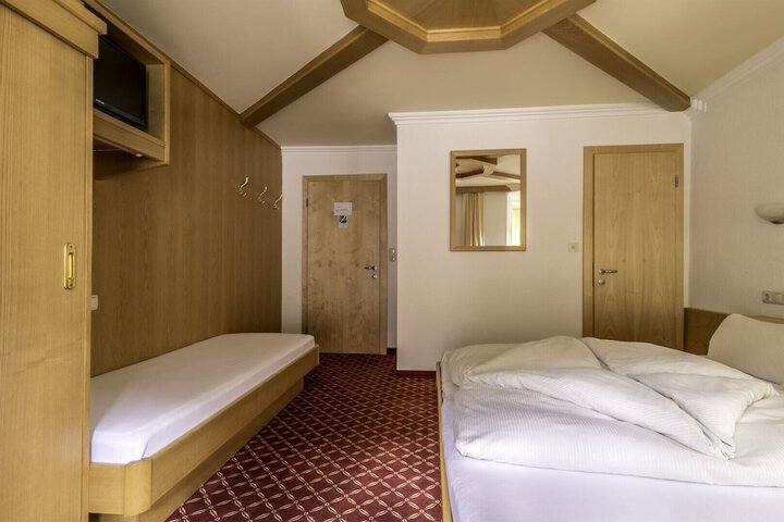 Room 35 of 94