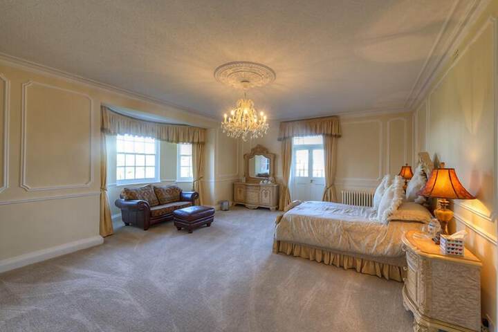 Room 15 of 72