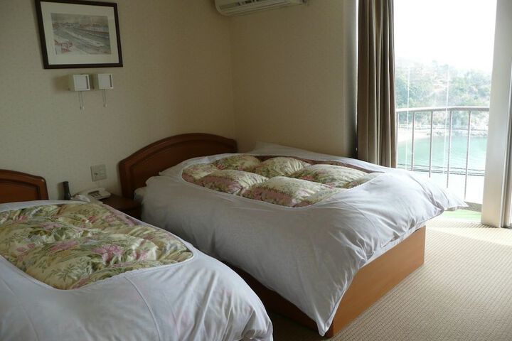 Room 10 of 75