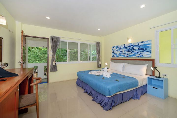 Room 52 of 91