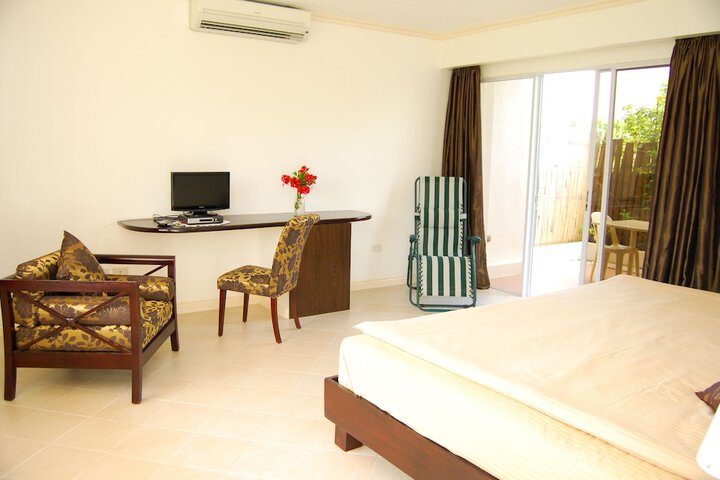 Room 6 of 65