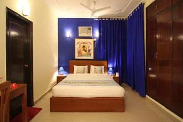 Room 17 of 27