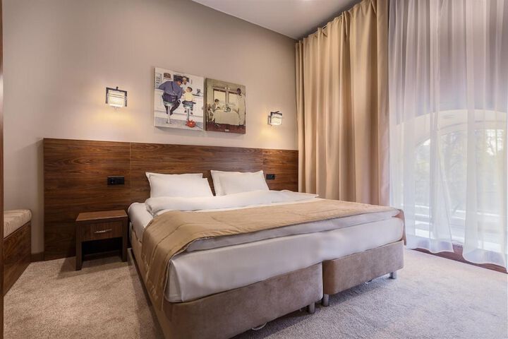 Room 16 of 47