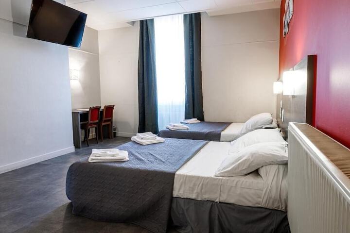 Room 12 of 30