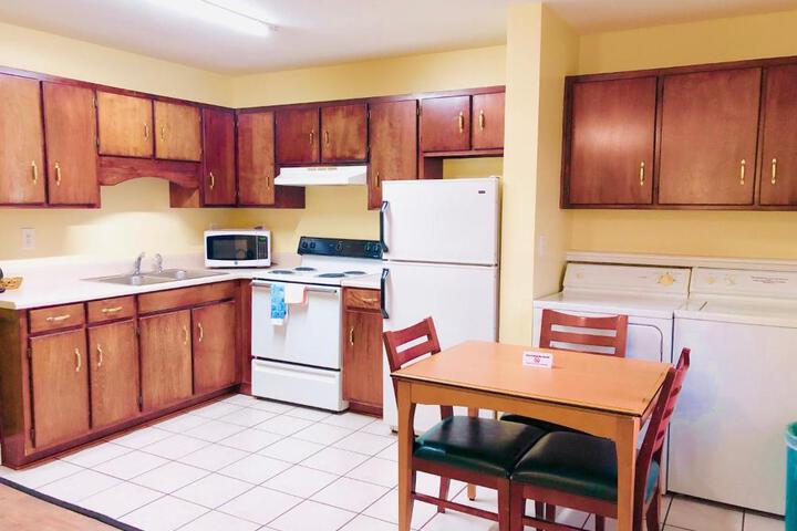 2 Room Suite with 1 Queen Bed and 1 Sofa Bed (1 of 13)