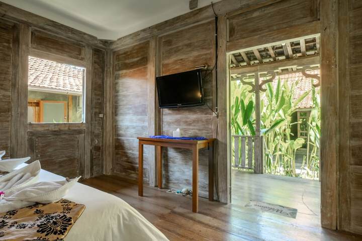 Room 2 of 30