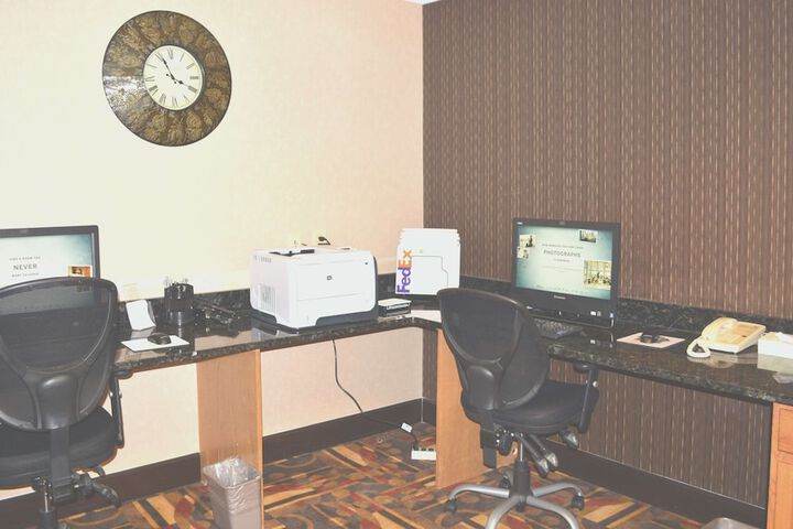 Business Center 33 of 35