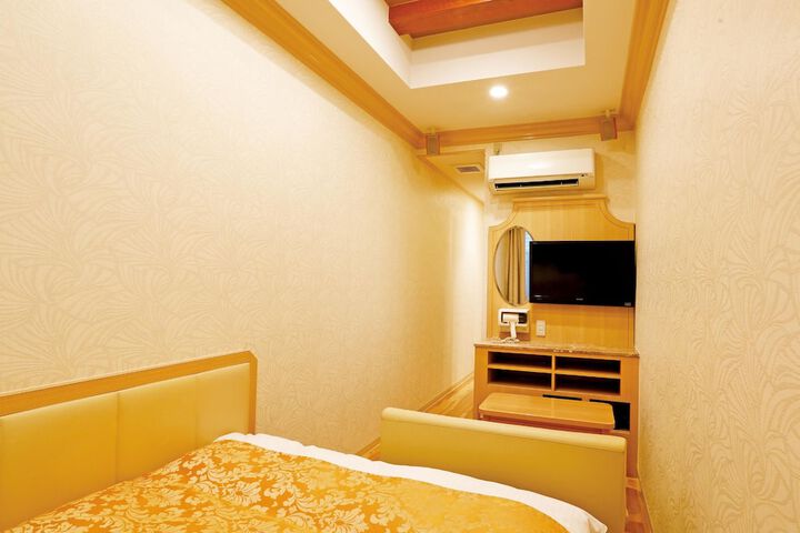 Room 5 of 27
