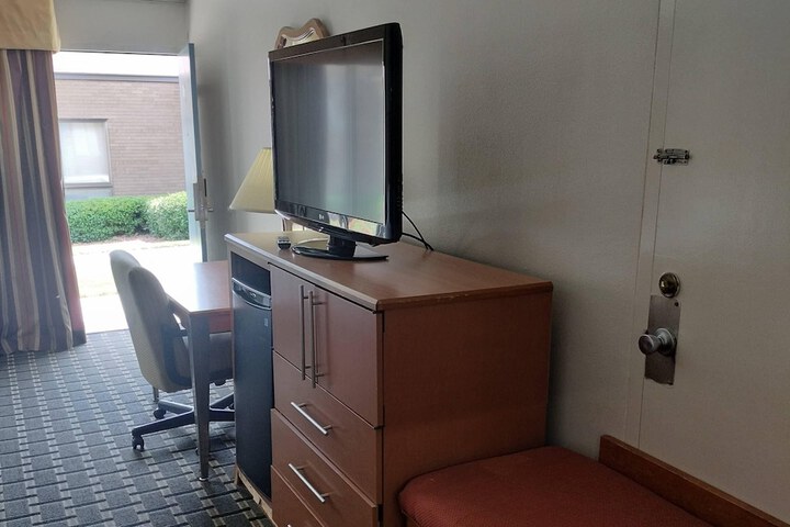Room 104 of 190
