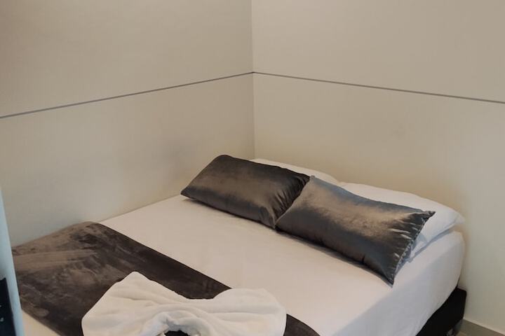 Room 2 of 7
